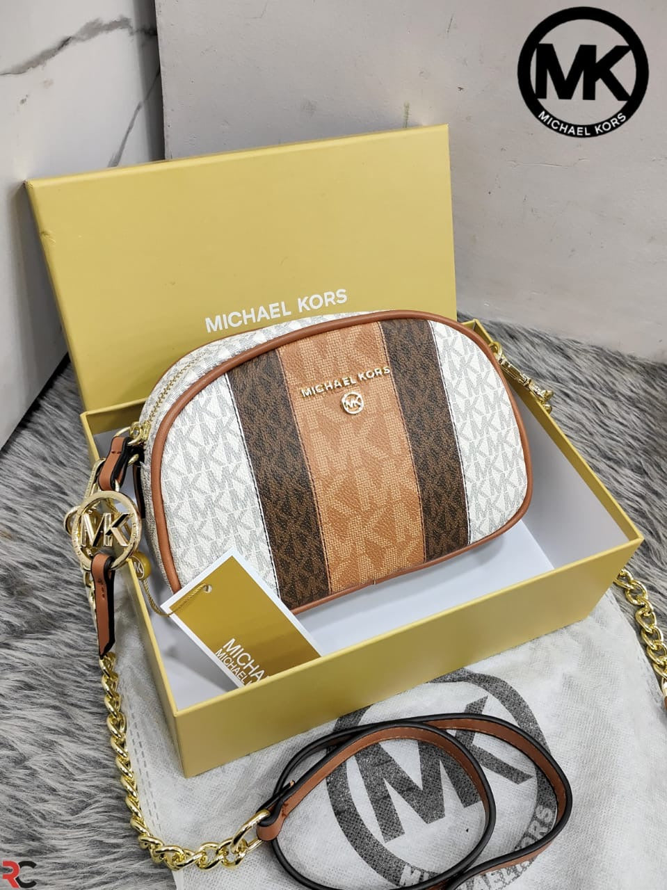 Michael Kors Jet Set Charm Oval Camera Bag