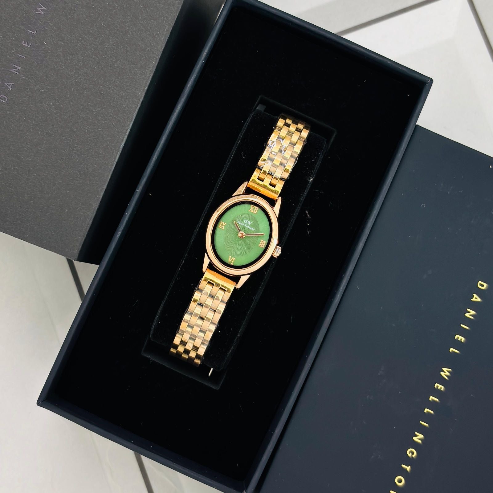 Daniel Wellington Oval Dial