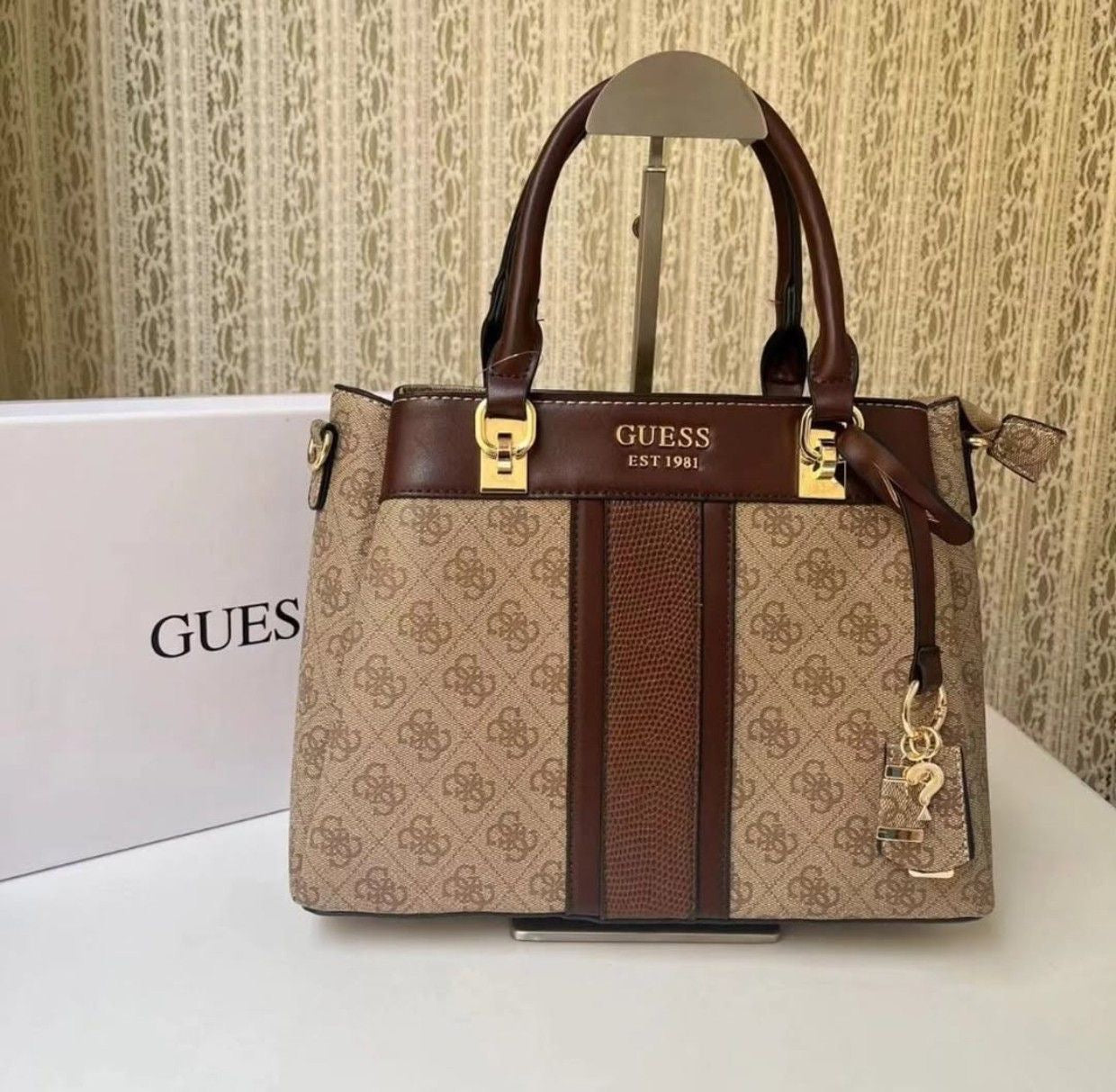 Guess Christiana