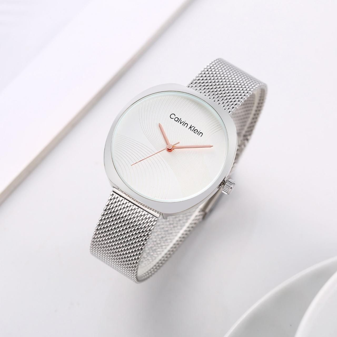 Calvin Klein Twisted Bezel