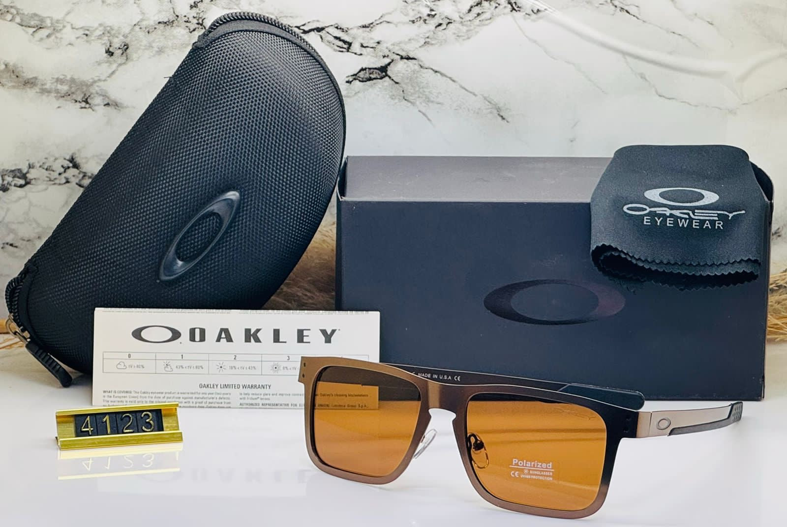 Oakley Unisex Sunglasses