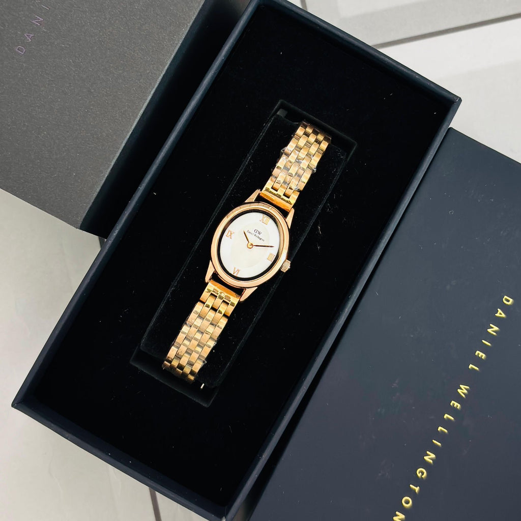 Daniel Wellington Oval Dial