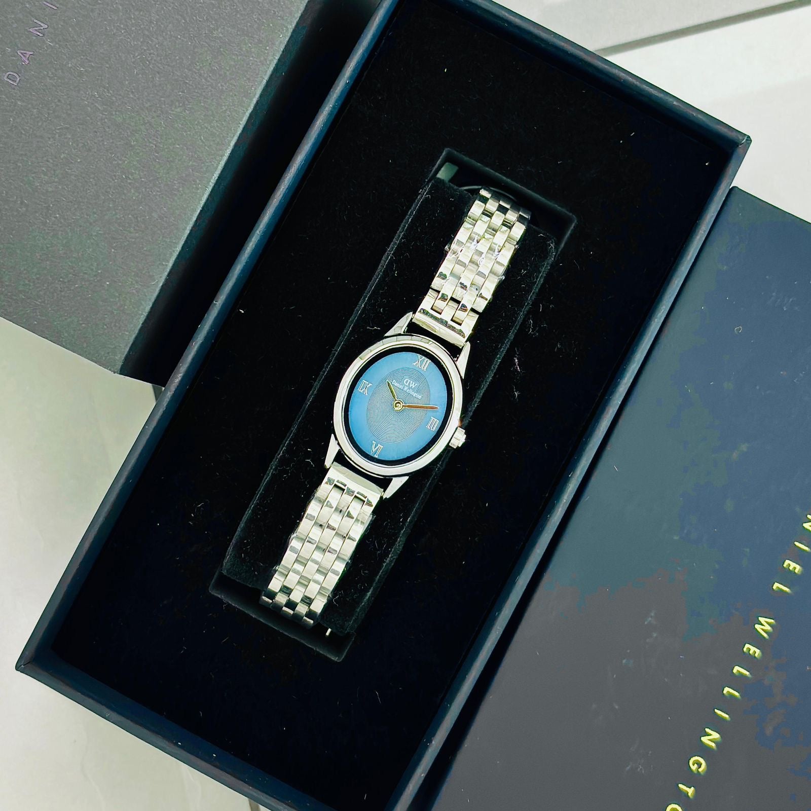 Daniel Wellington Oval Dial