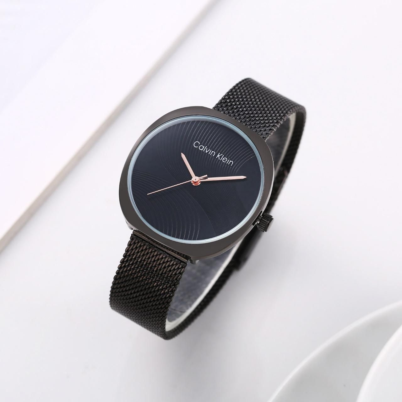 Calvin Klein Twisted Bezel