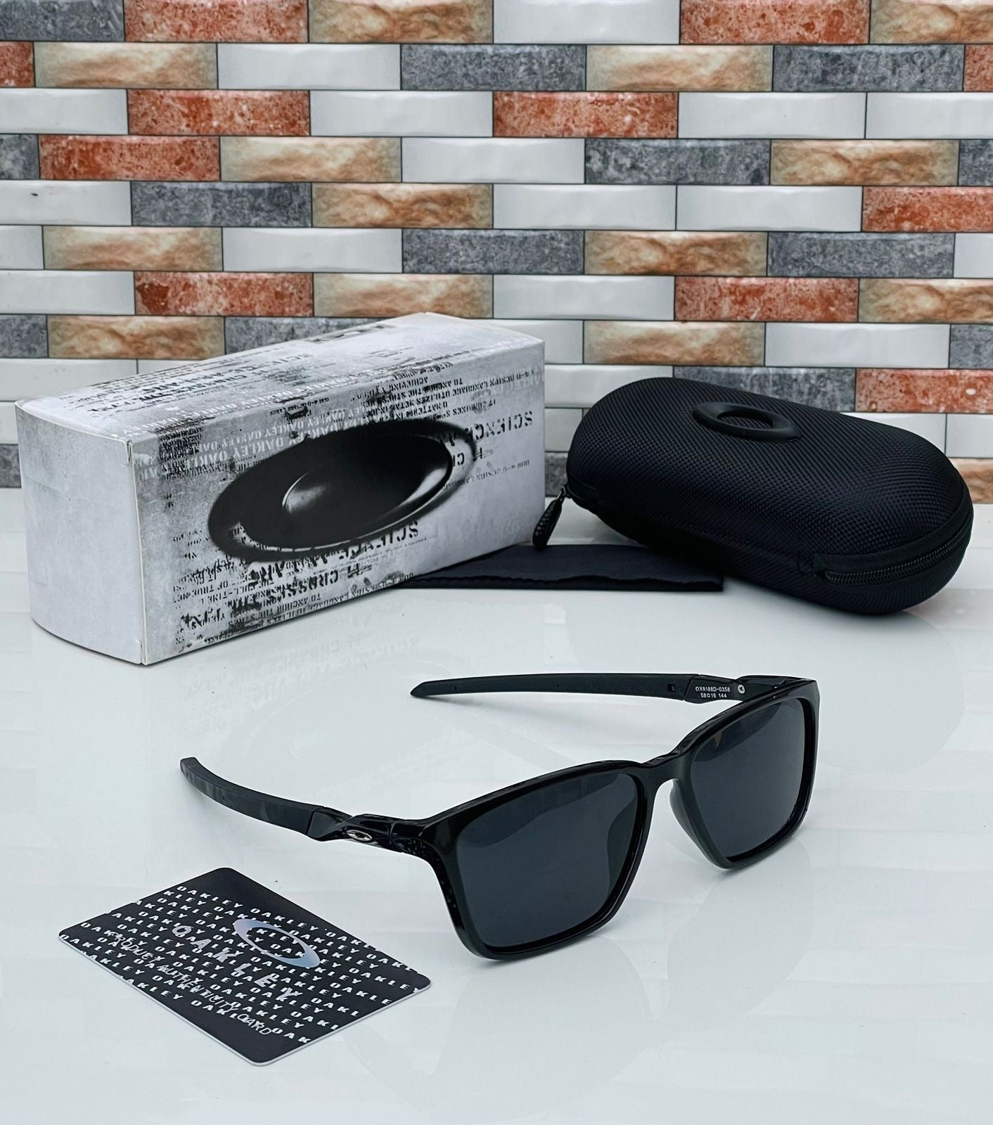 Oakley Unisex Sunglasses