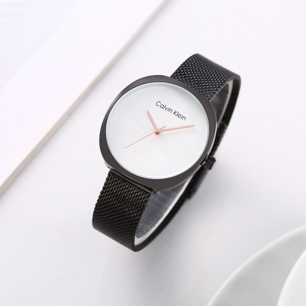 Calvin Klein Twisted Bezel