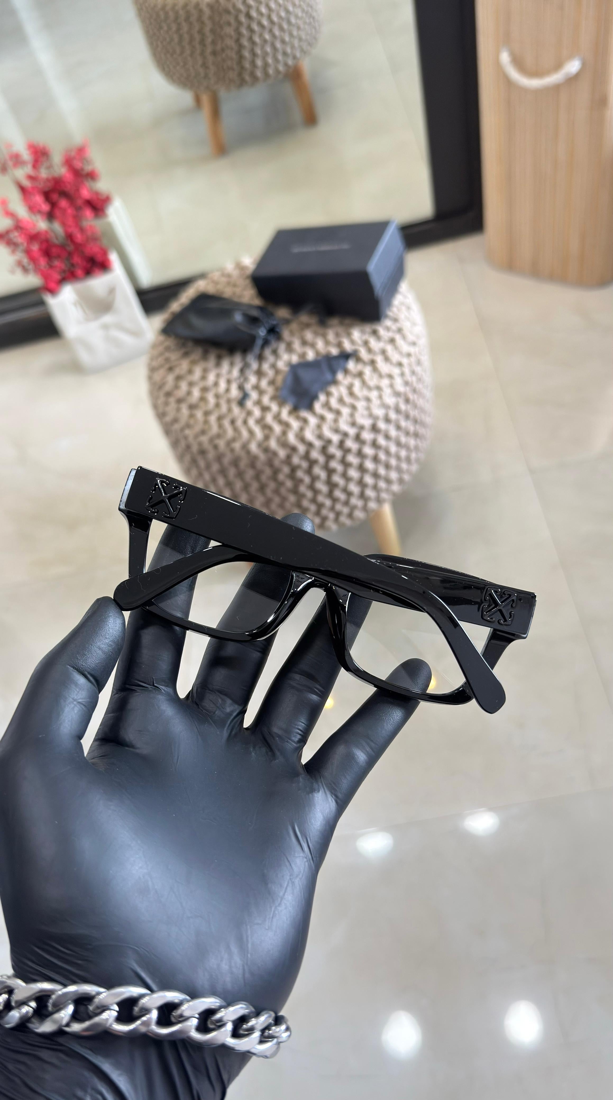 Off-White Frame