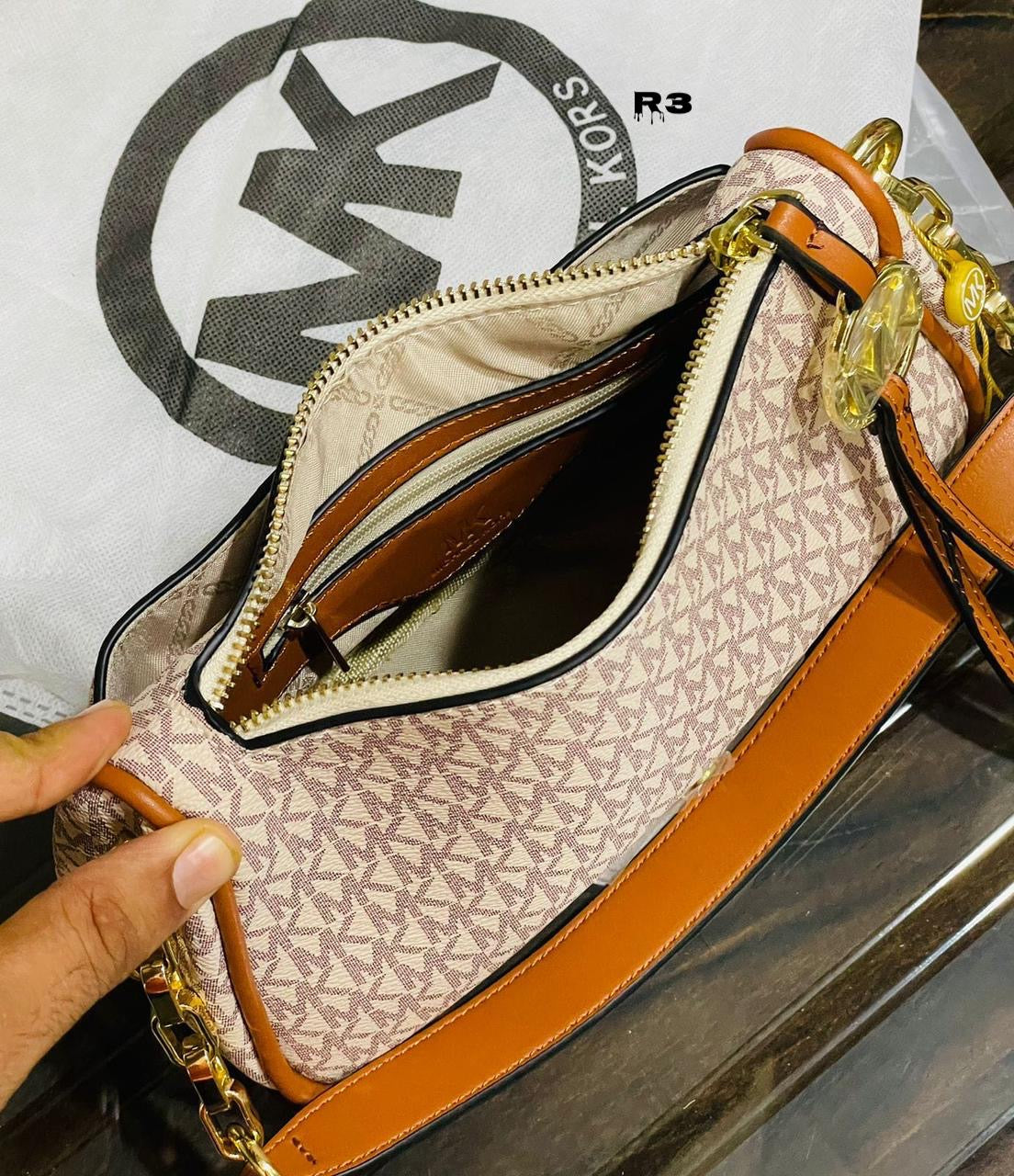 Michael Kors Jet Set Charm Shoulder Bag