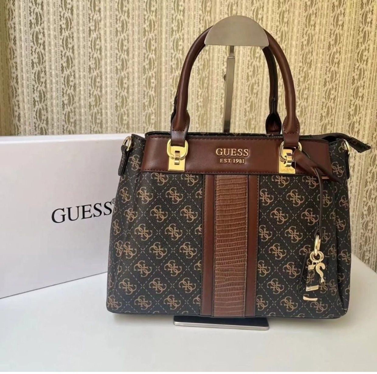 Guess Christiana