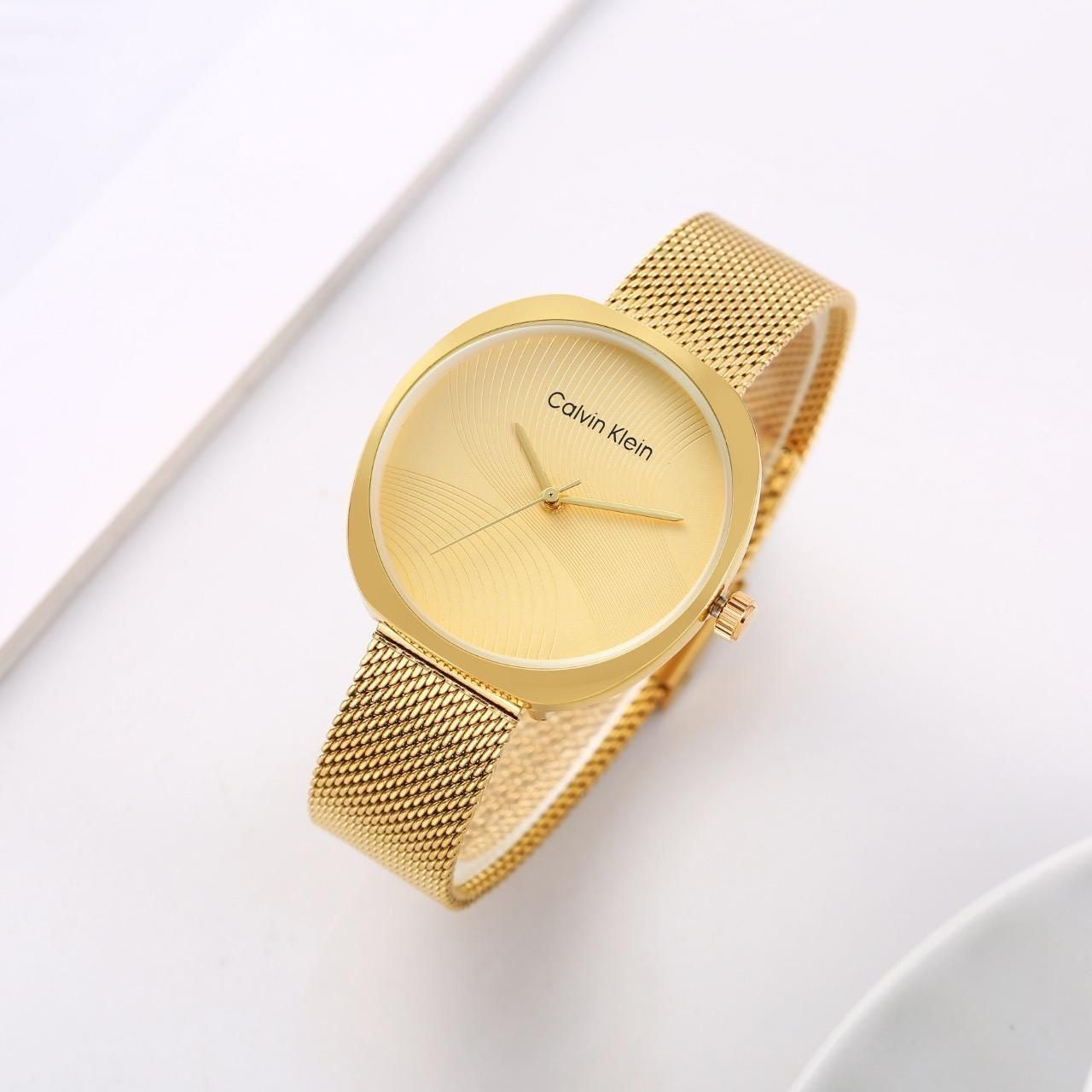 Calvin Klein Twisted Bezel