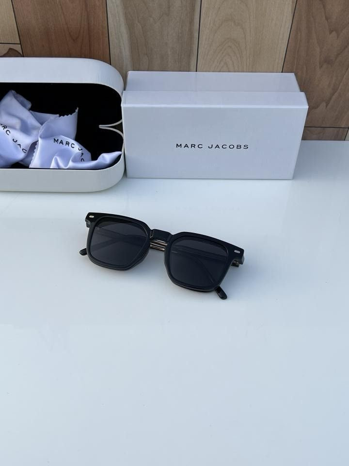 Marc Jacobs Changeable Lens