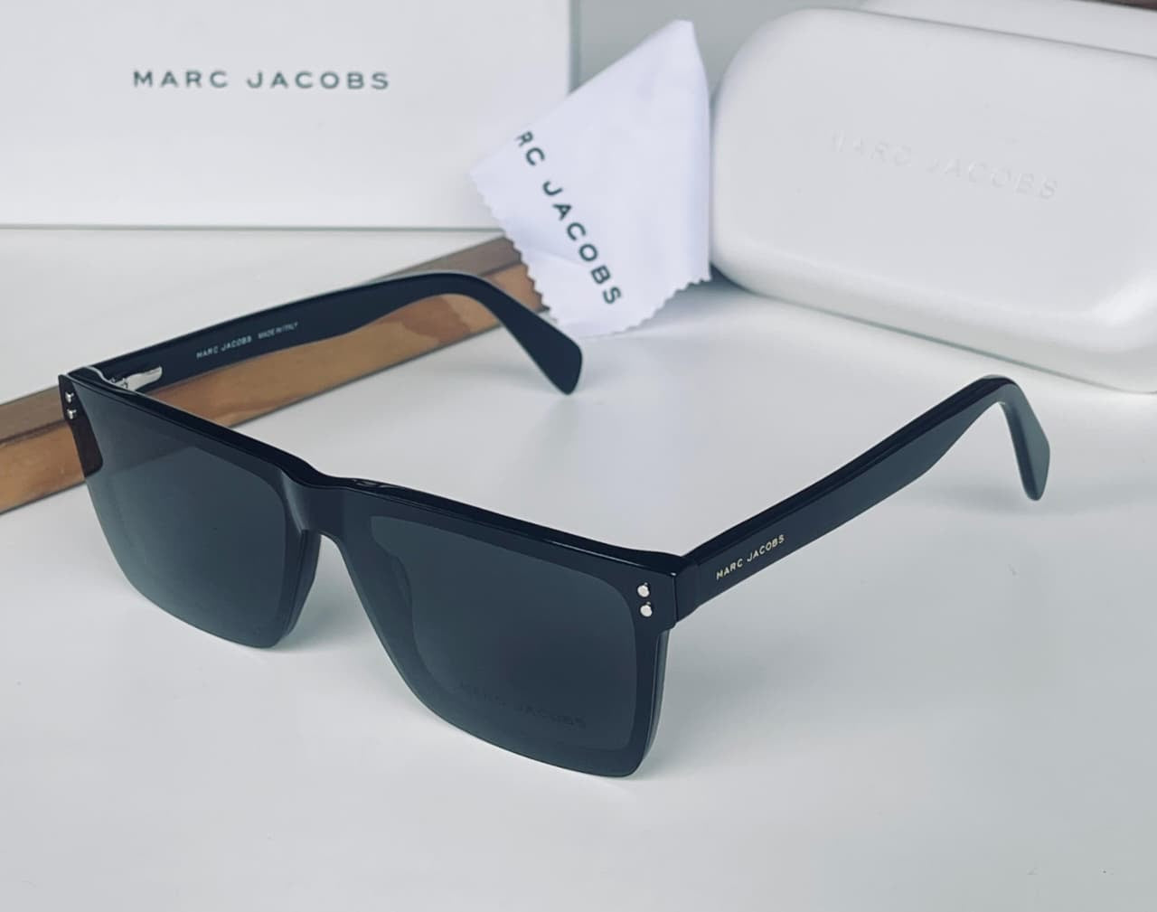 Marc Jacobs Unisex Transparent Lens With Sunglasses