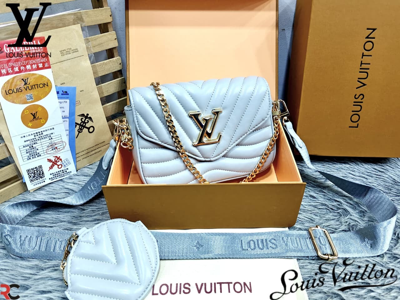 Louis Vuitton Wave Multi Pochette