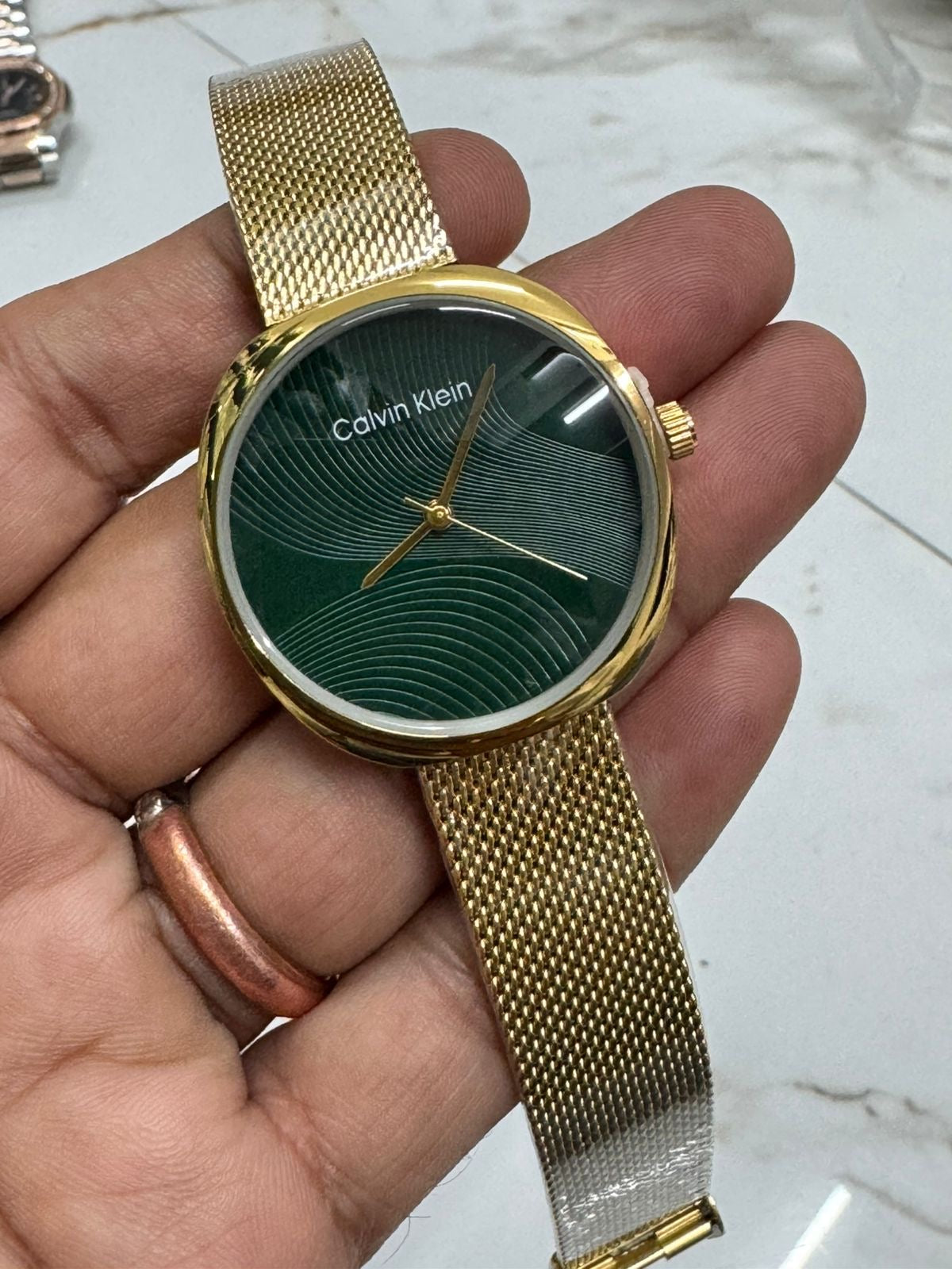 Calvin Klein Twisted Bezel