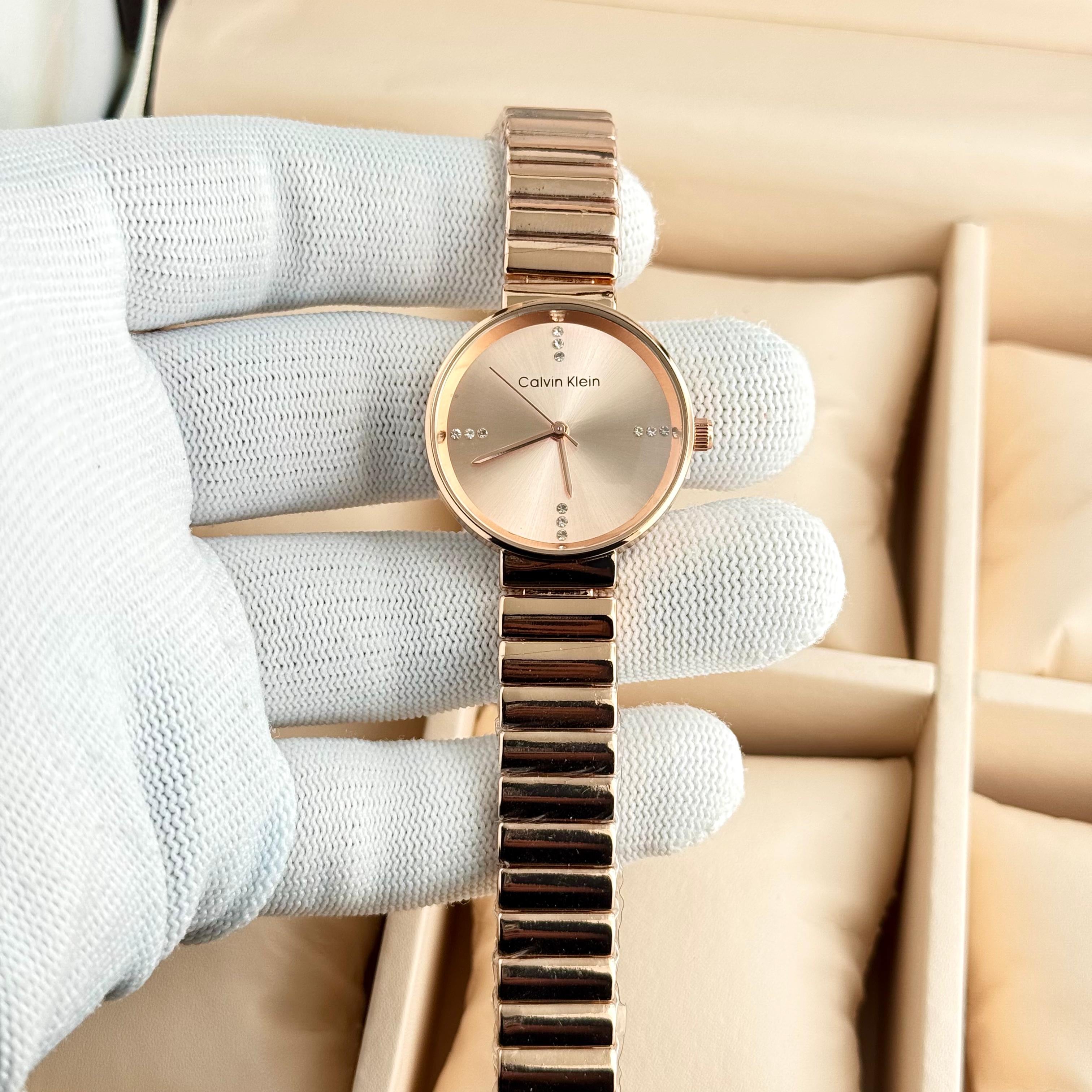 Calvin Klein Minimalistic T-Bar