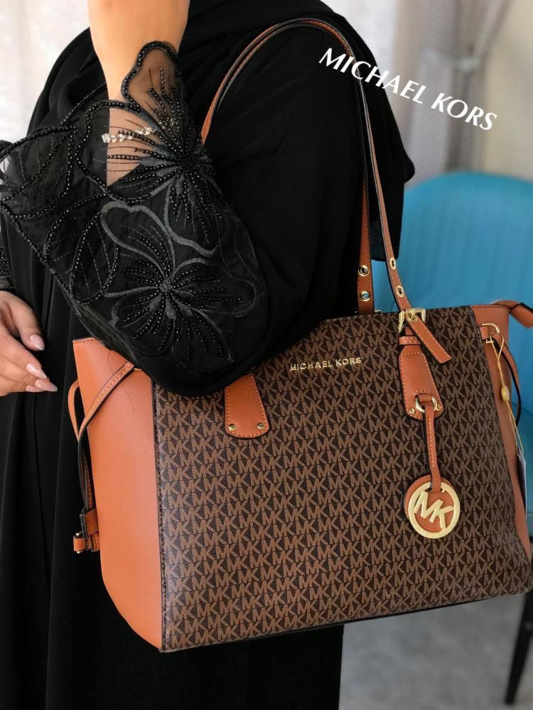 Michael Kors Voyager Tote