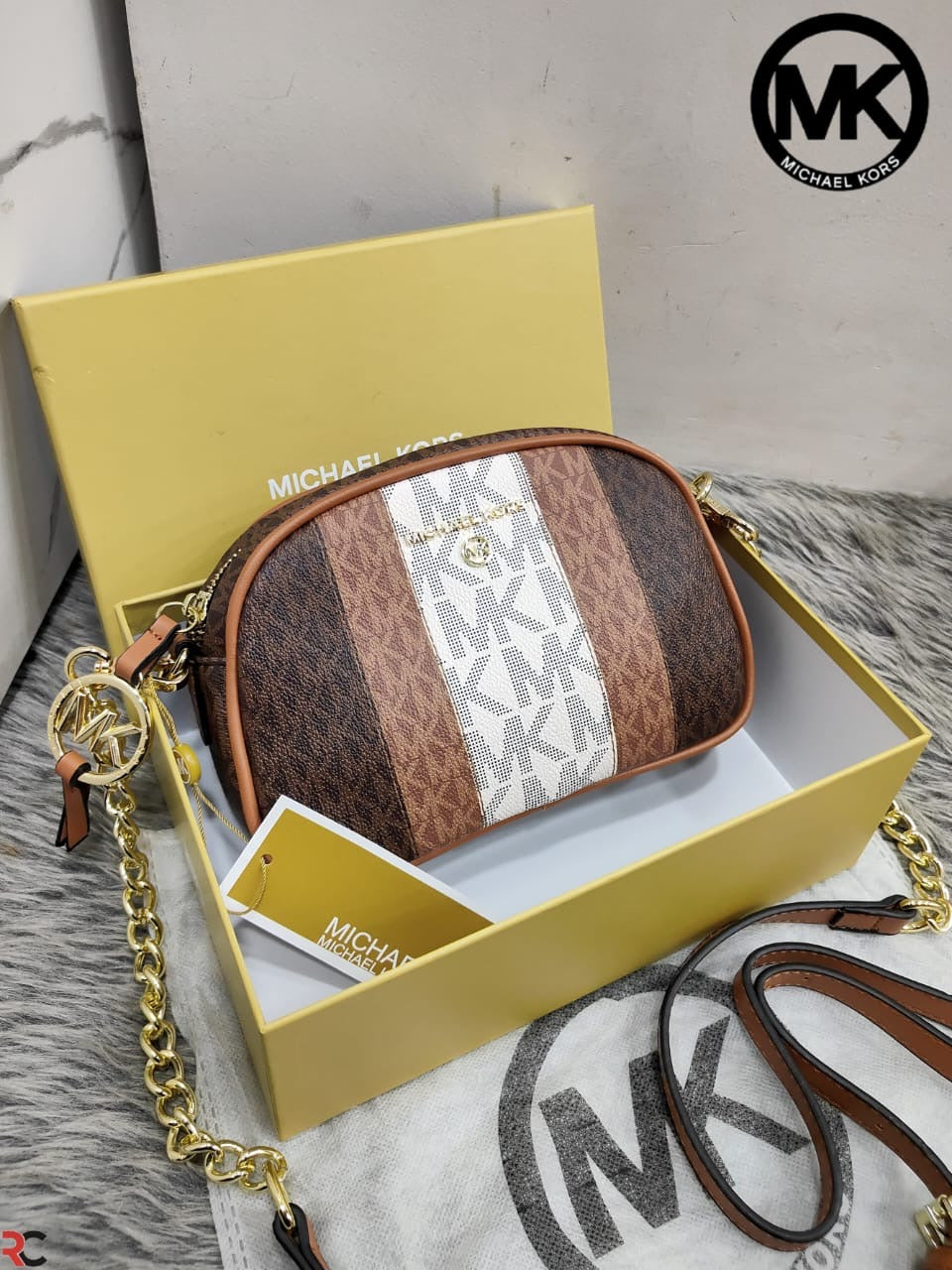 Michael Kors Jet Set Charm Oval Camera Bag