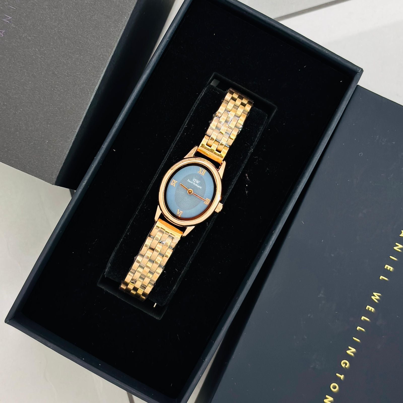 Daniel Wellington Oval Dial