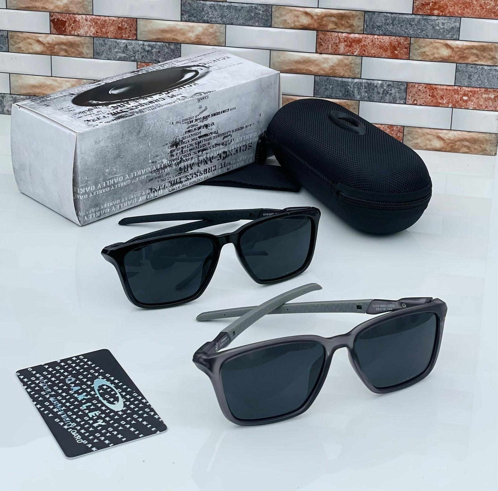 Oakley Unisex Sunglasses
