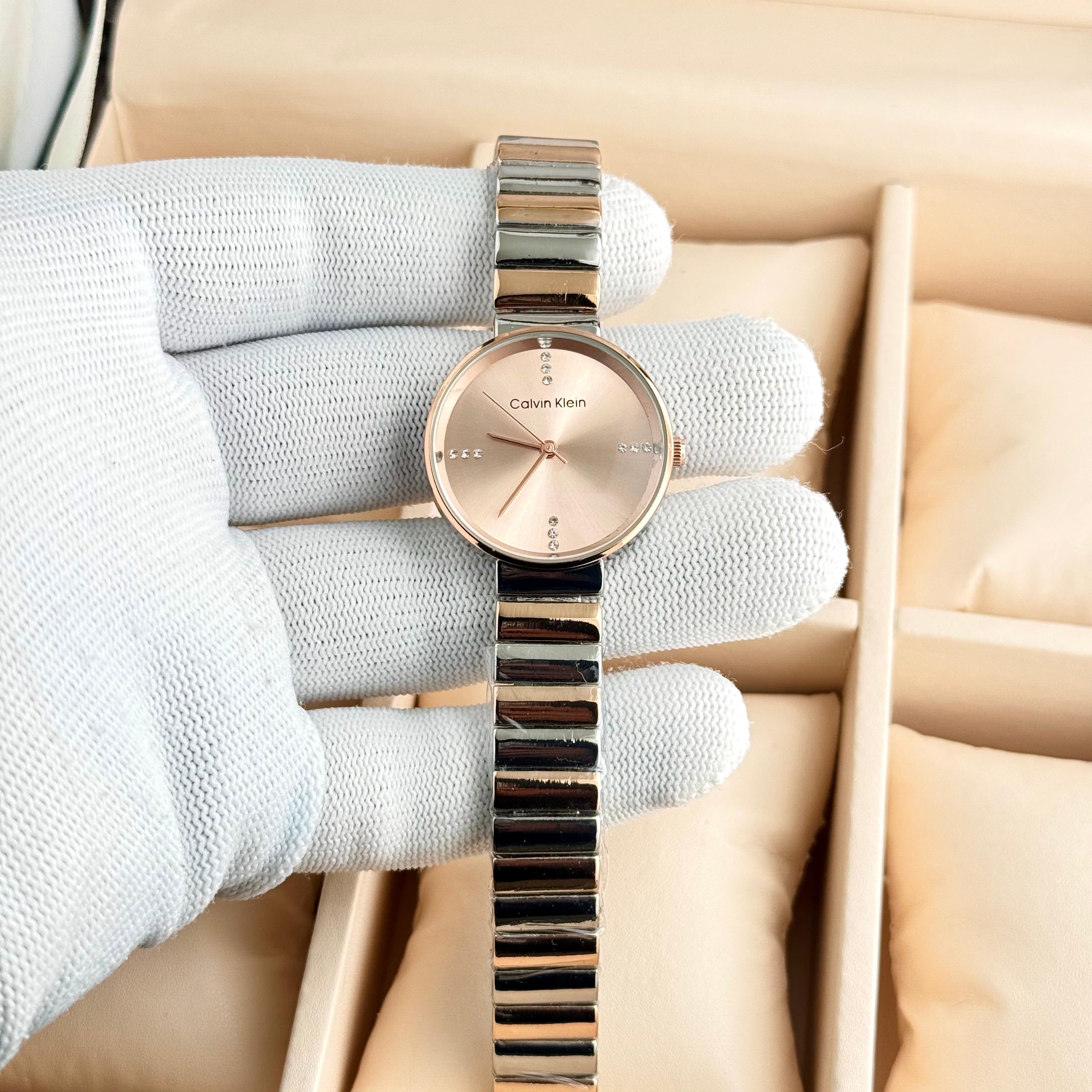 Calvin Klein Minimalistic T-Bar