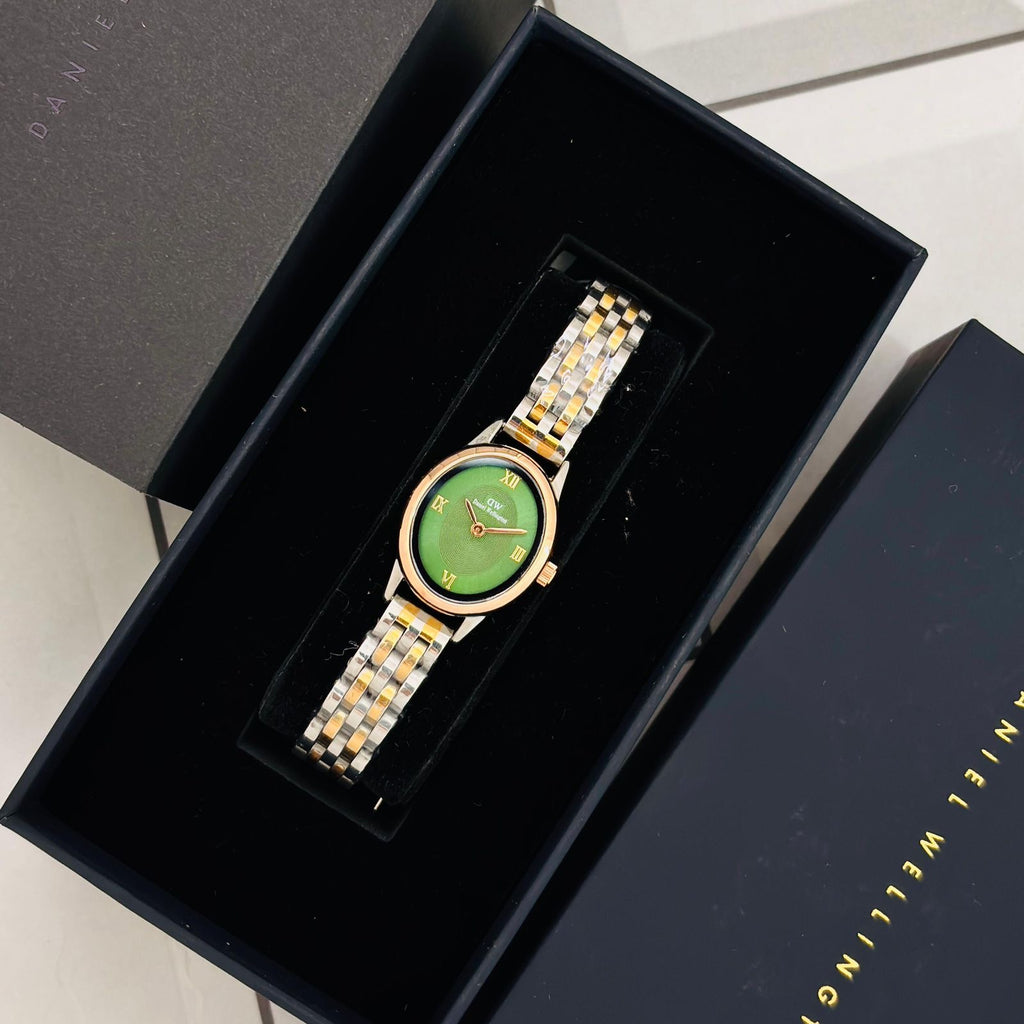 Daniel Wellington Oval Dial