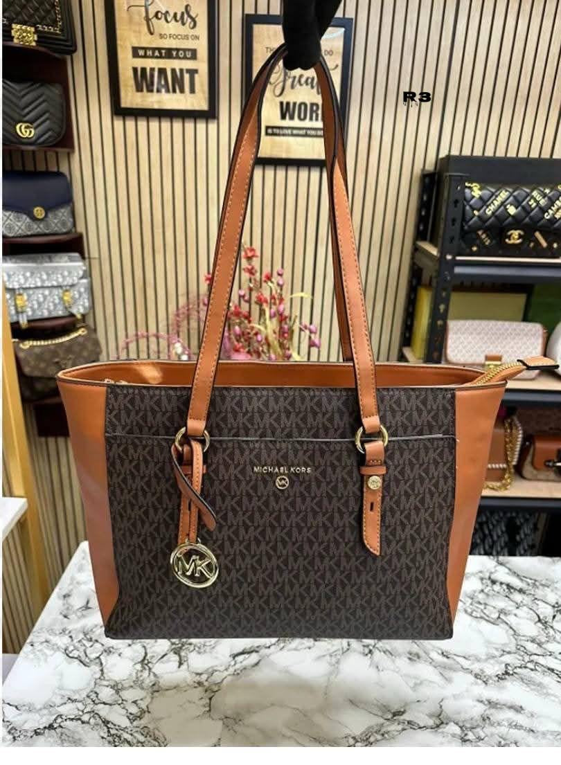 Michael Kors Voyager