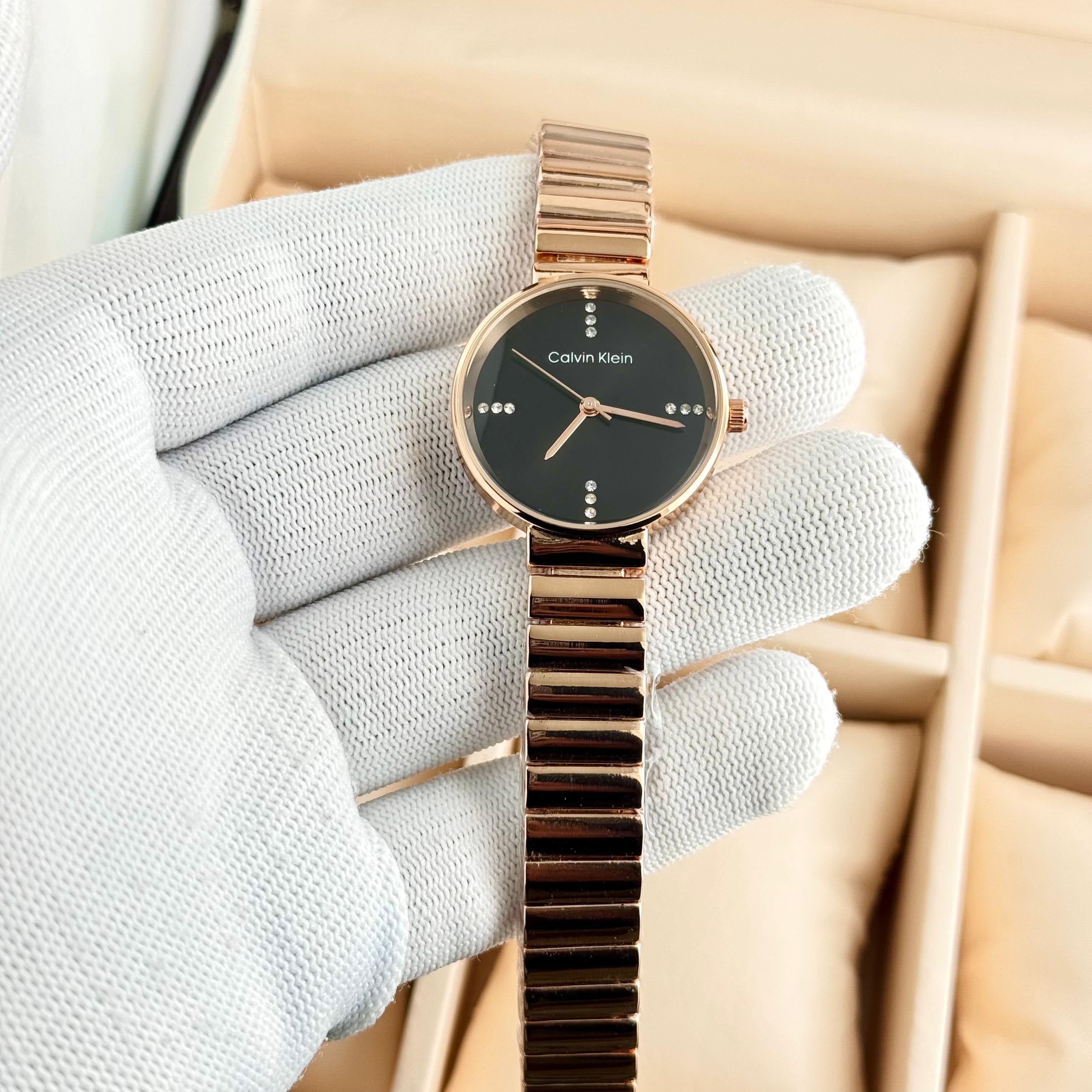 Calvin Klein Minimalistic T-Bar