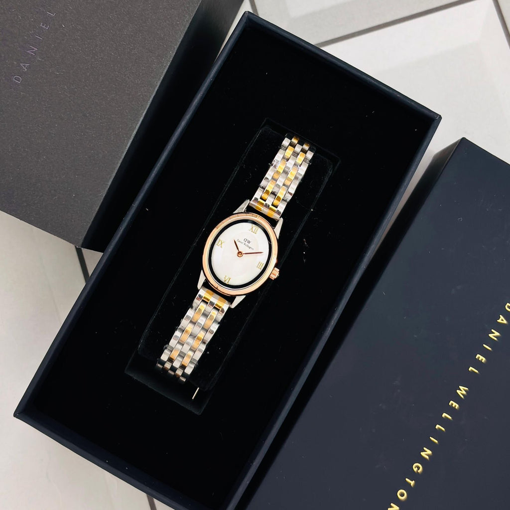 Daniel Wellington Oval Dial