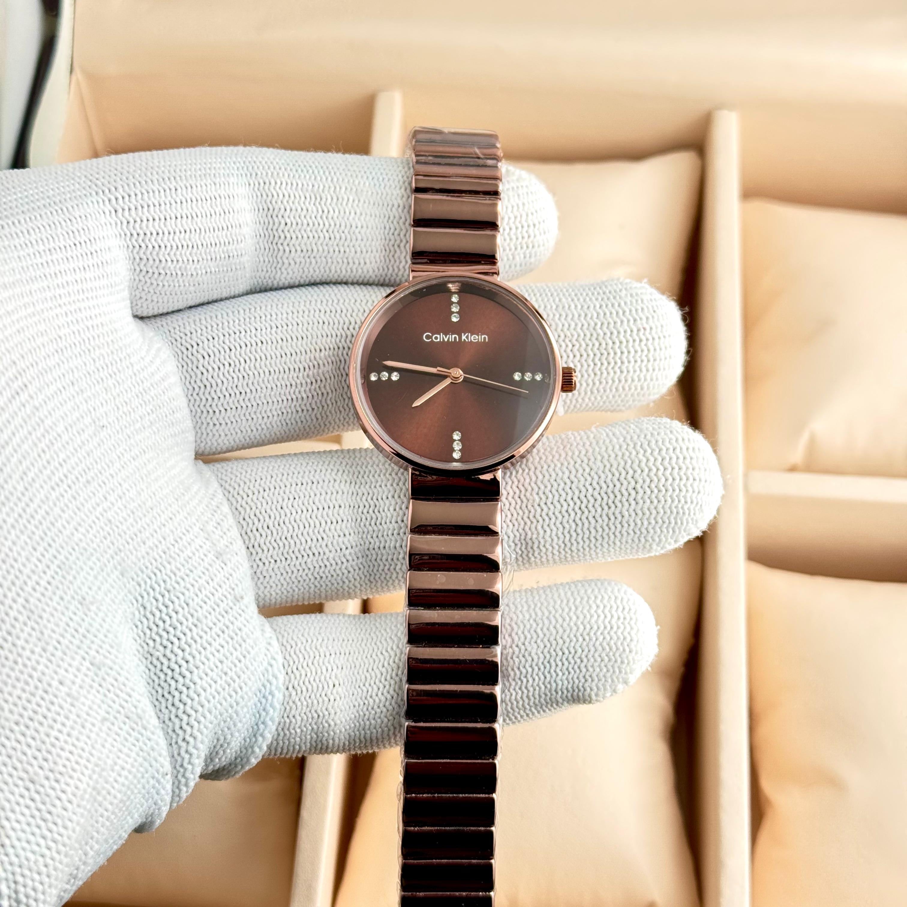 Calvin Klein Minimalistic T-Bar