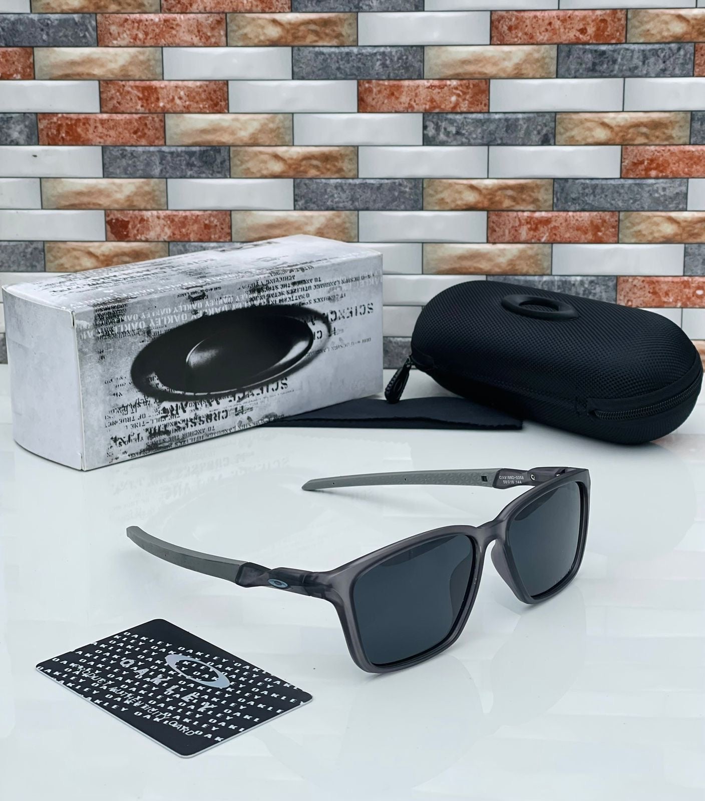 Oakley Unisex Sunglasses