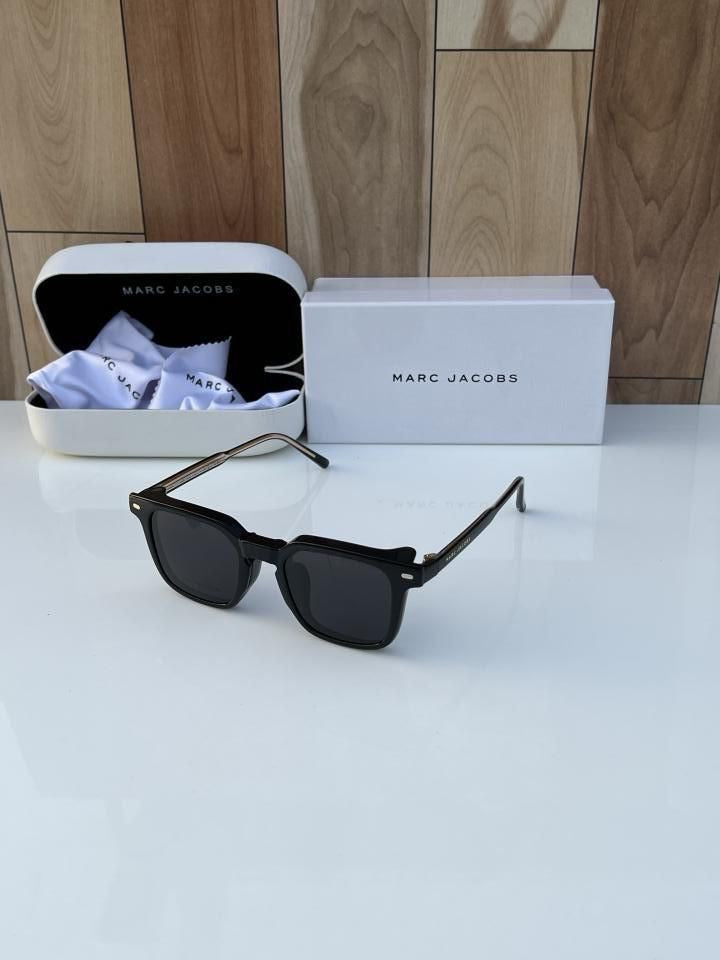 Marc Jacobs Changeable Lens