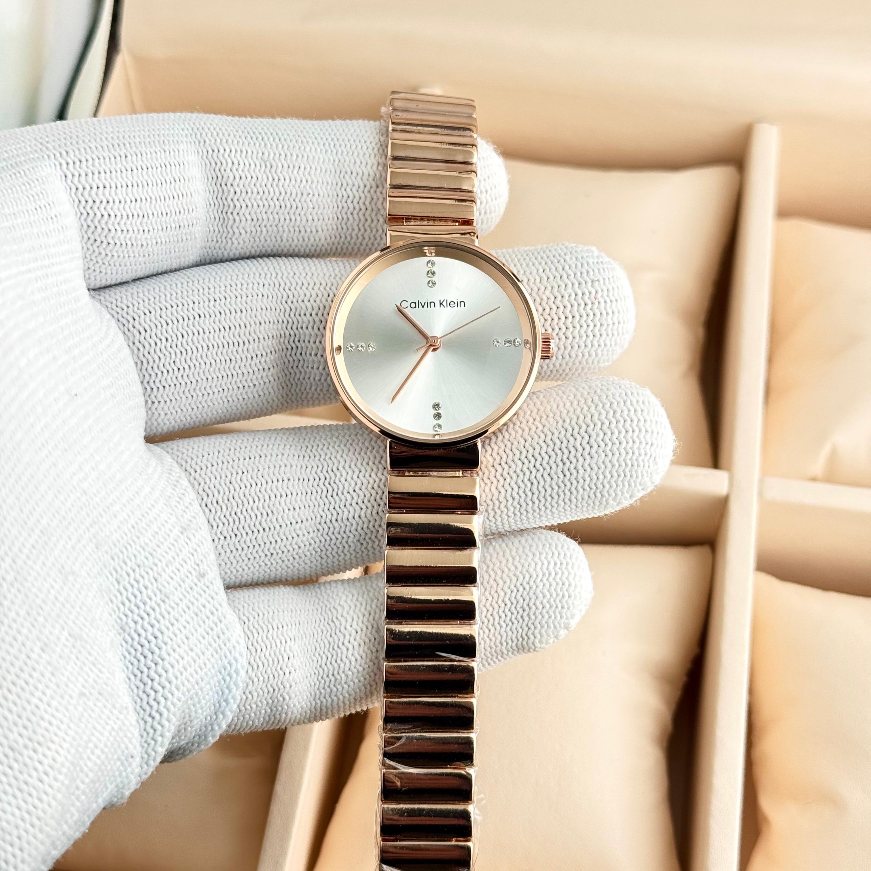 Calvin Klein Minimalistic T-Bar