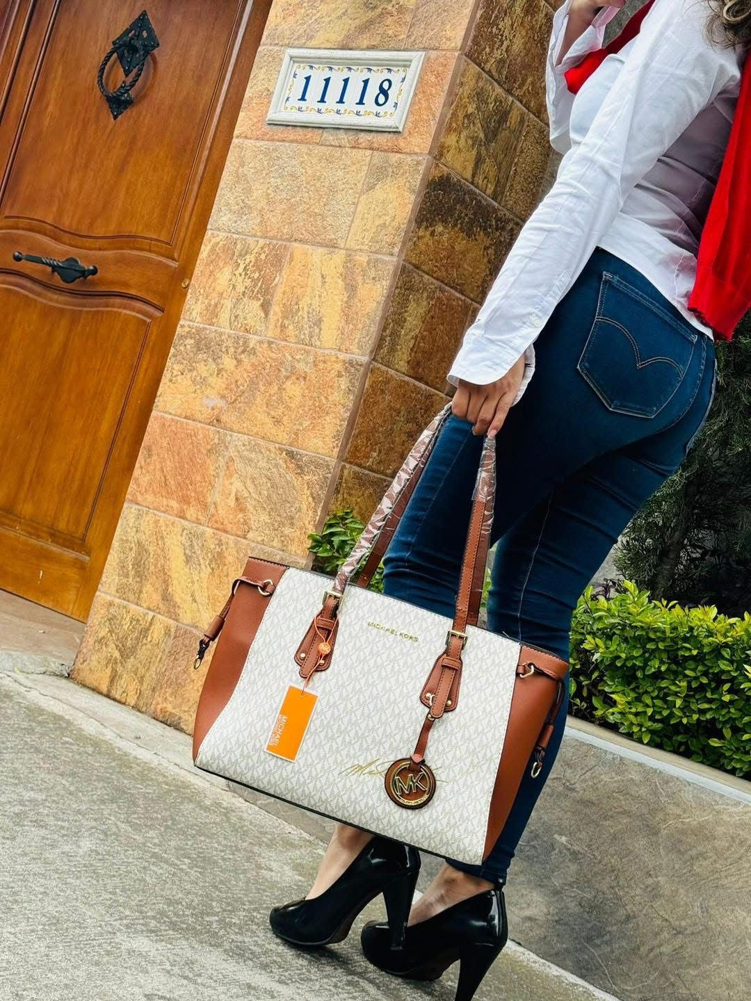 Michael Kors Voyager Tote