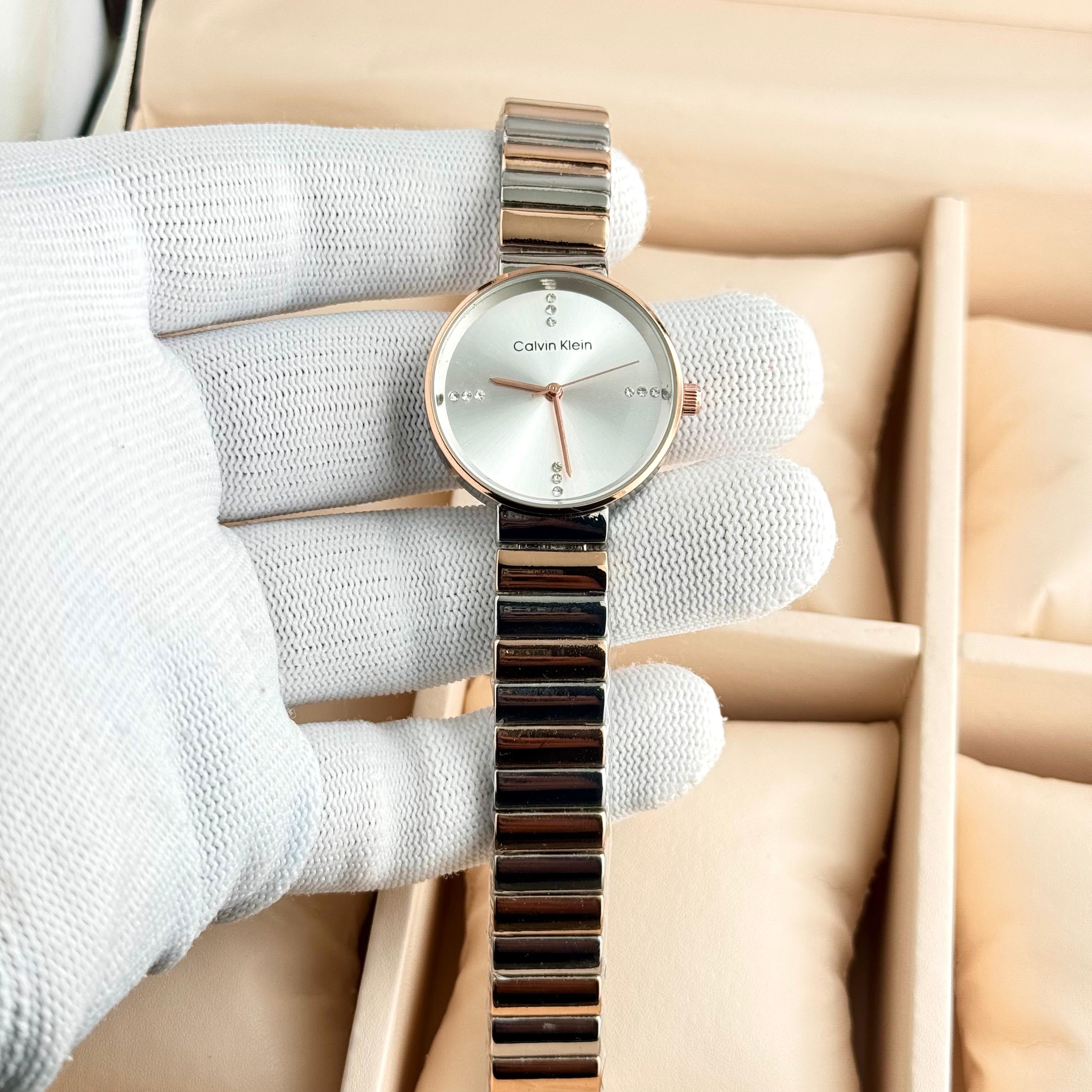 Calvin Klein Minimalistic T-Bar