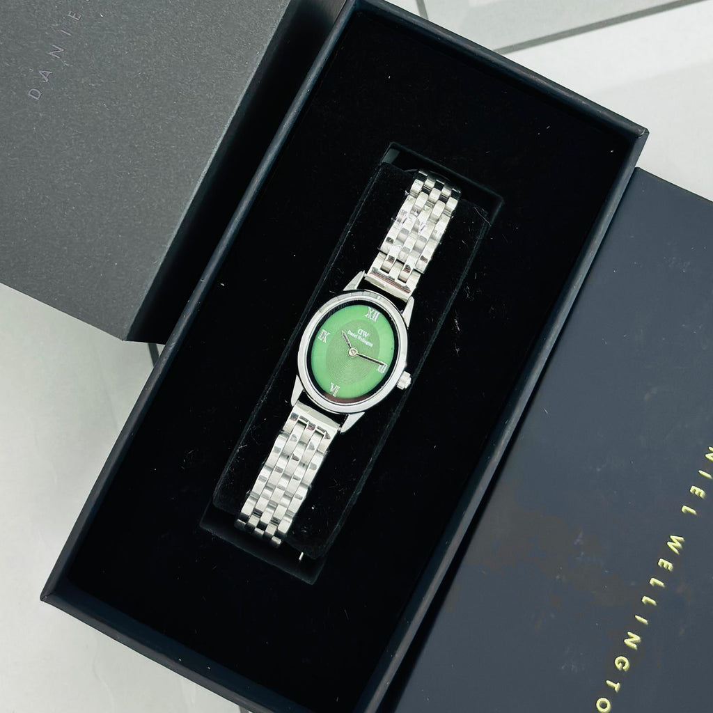 Daniel Wellington Oval Dial