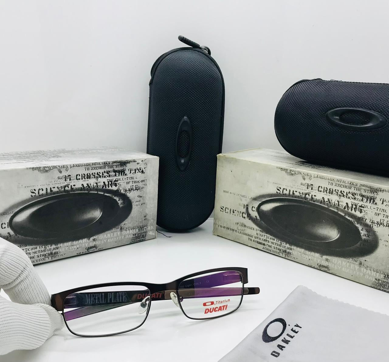 Oakley Unisex Metal Frame