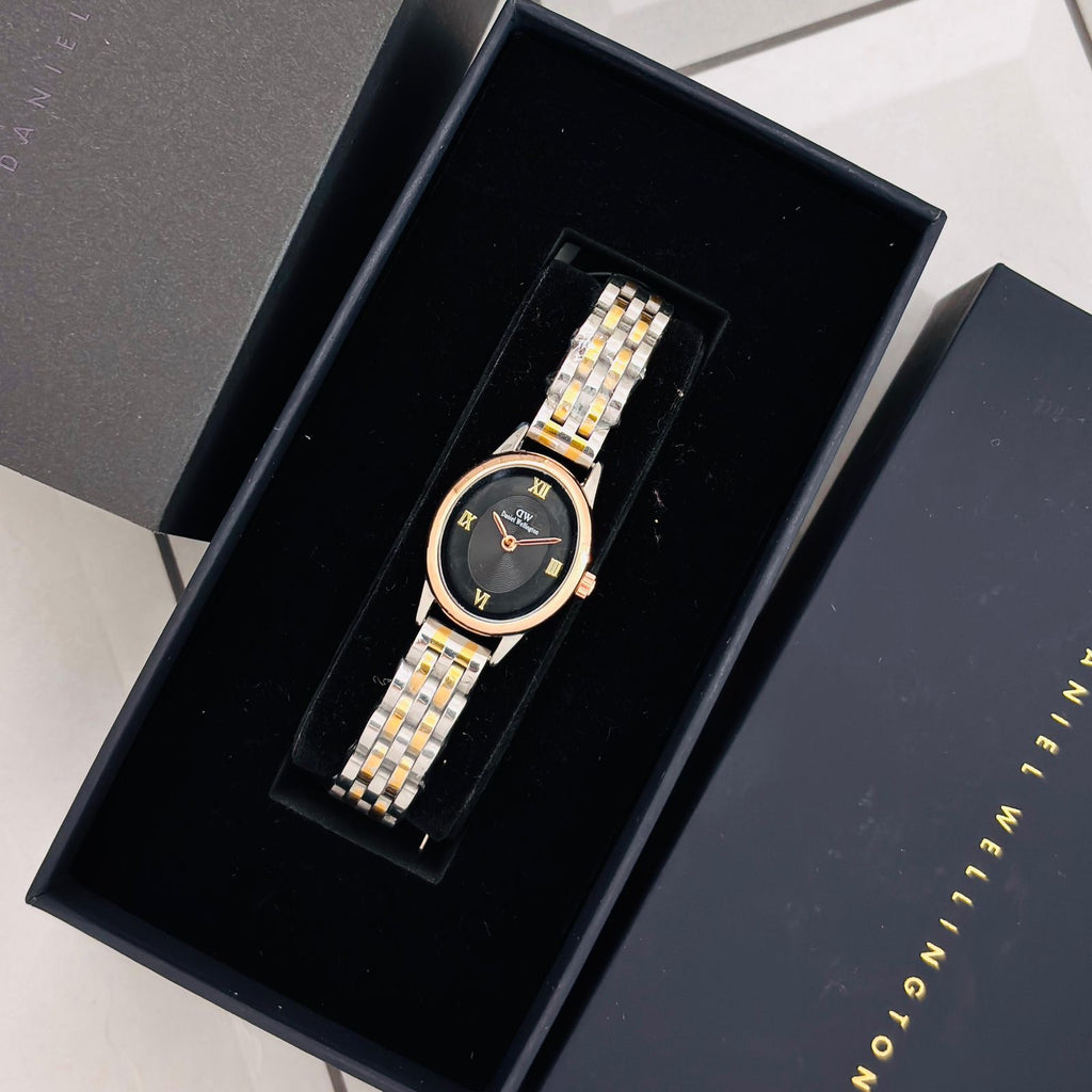 Daniel Wellington Oval Dial