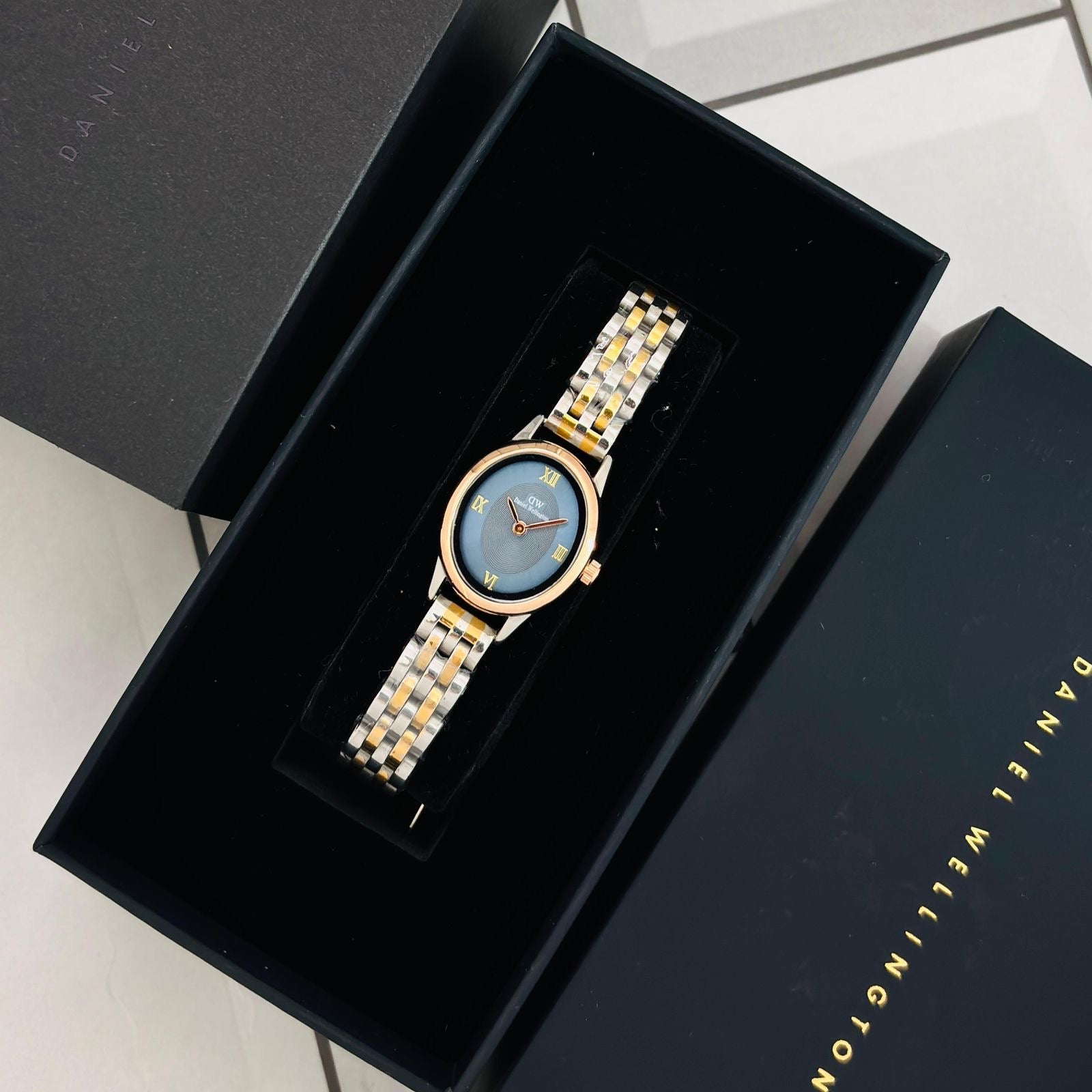 Daniel Wellington Oval Dial