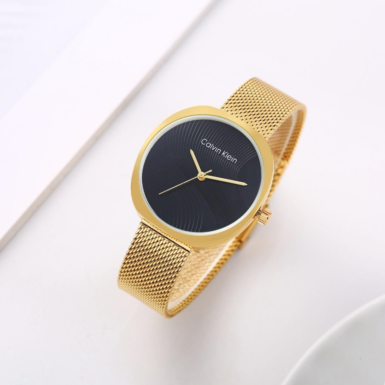 Calvin Klein Twisted Bezel