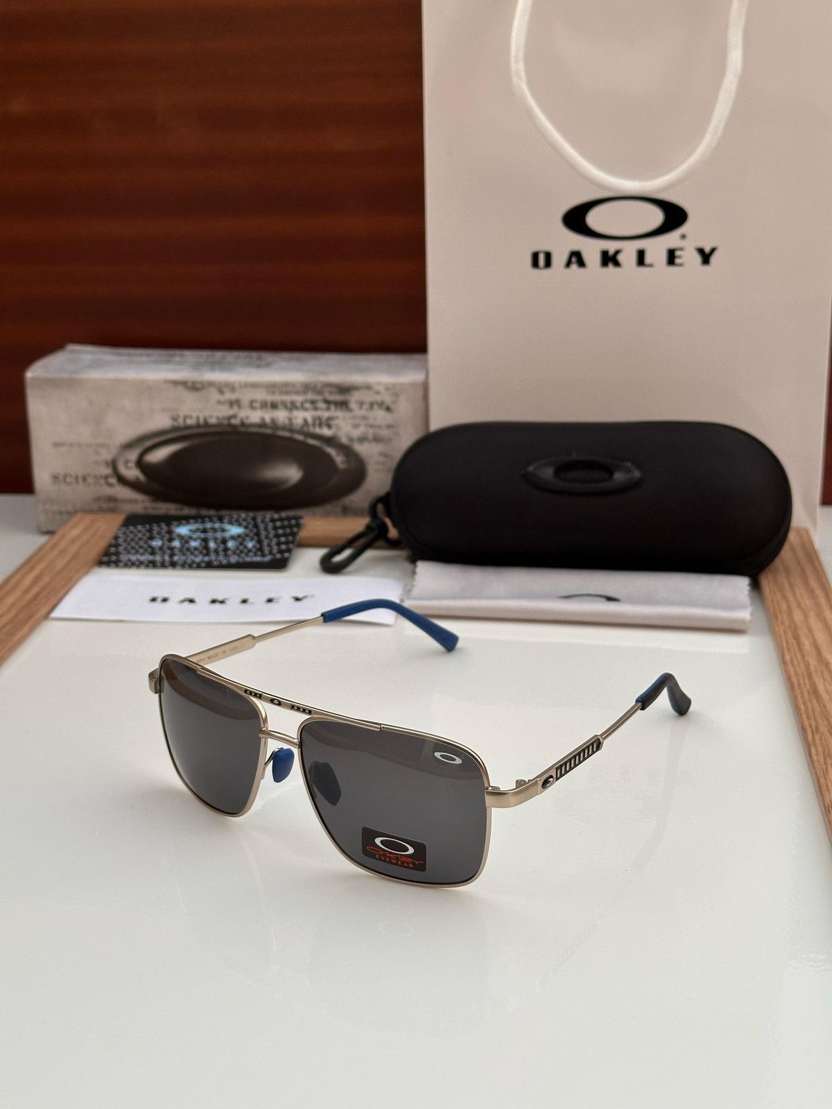 Oakley Unisex Sunglasses